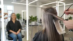 Vad ska man göra med grått hår? Exempel på när grått hår är vackert och när det är bättre att färga det